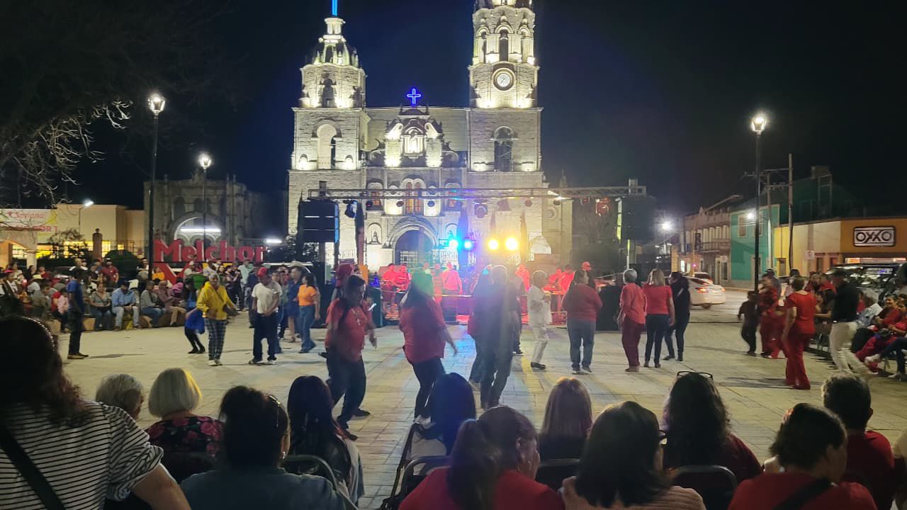 Al son de «Unidos con Ritmo” Múzquiz baila