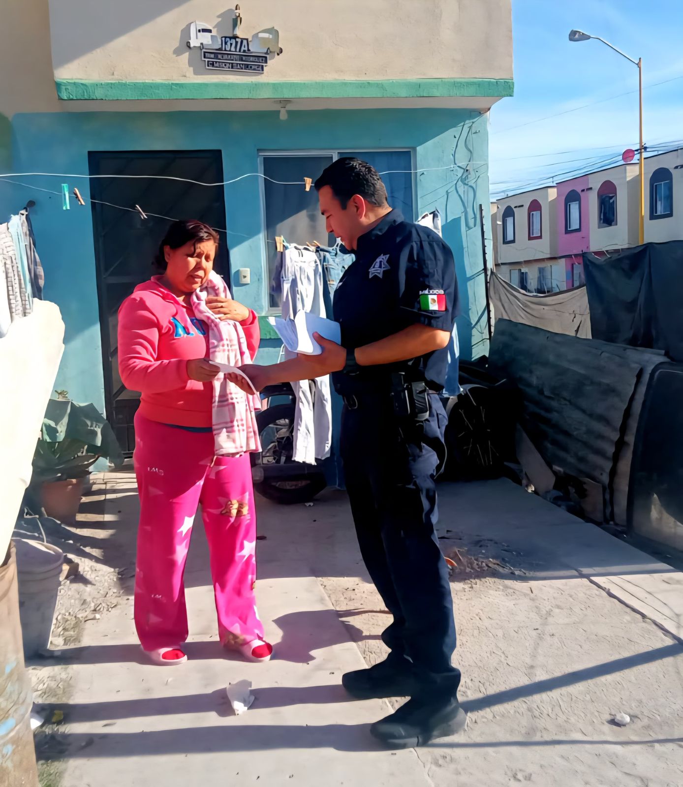 Policías de Múzquiz visitan las viviendas