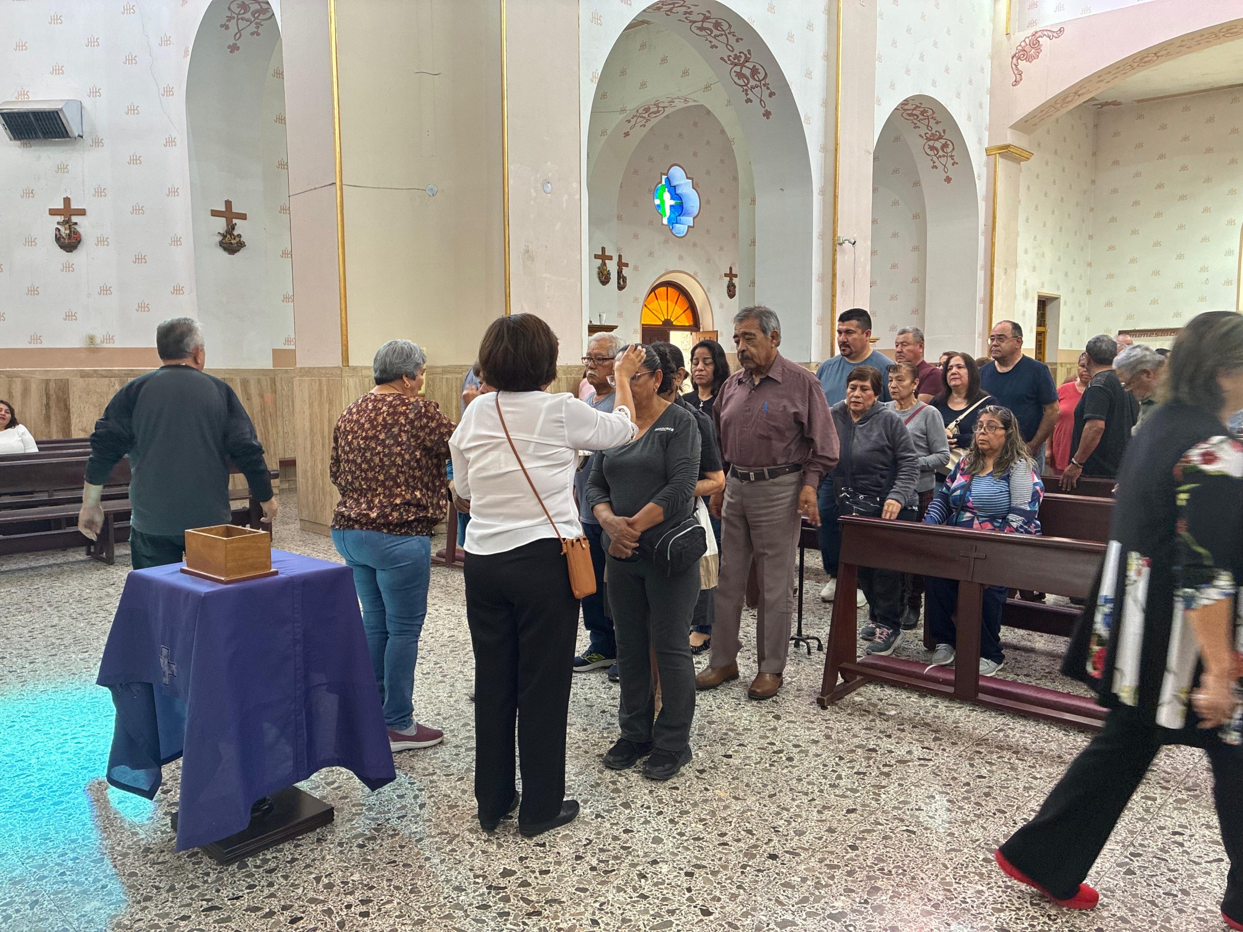 Cumplen fronterenses en Miércoles de Ceniza