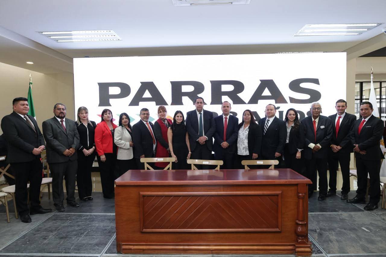 Recibe presea Parras la guardiana de su memoria