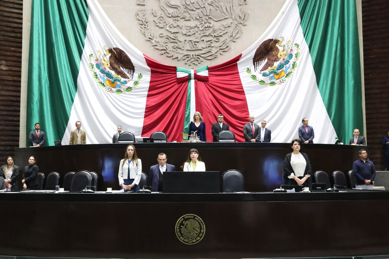 Diputadas y diputados guardan minuto de silencio en memoria de mineros de Sinaloa, fallecidos por sarampión y de la menor Emily Aitana