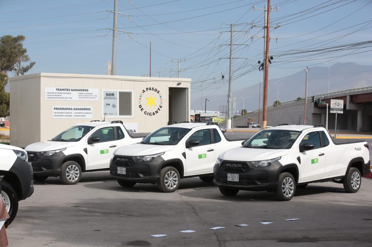 REFUERZA GOBIERNO DE COAHUILA LA SANIDAD ANIMAL CON ENTREGA DE CAMIONETAS Y CASETAS DE INSPECCIÓN