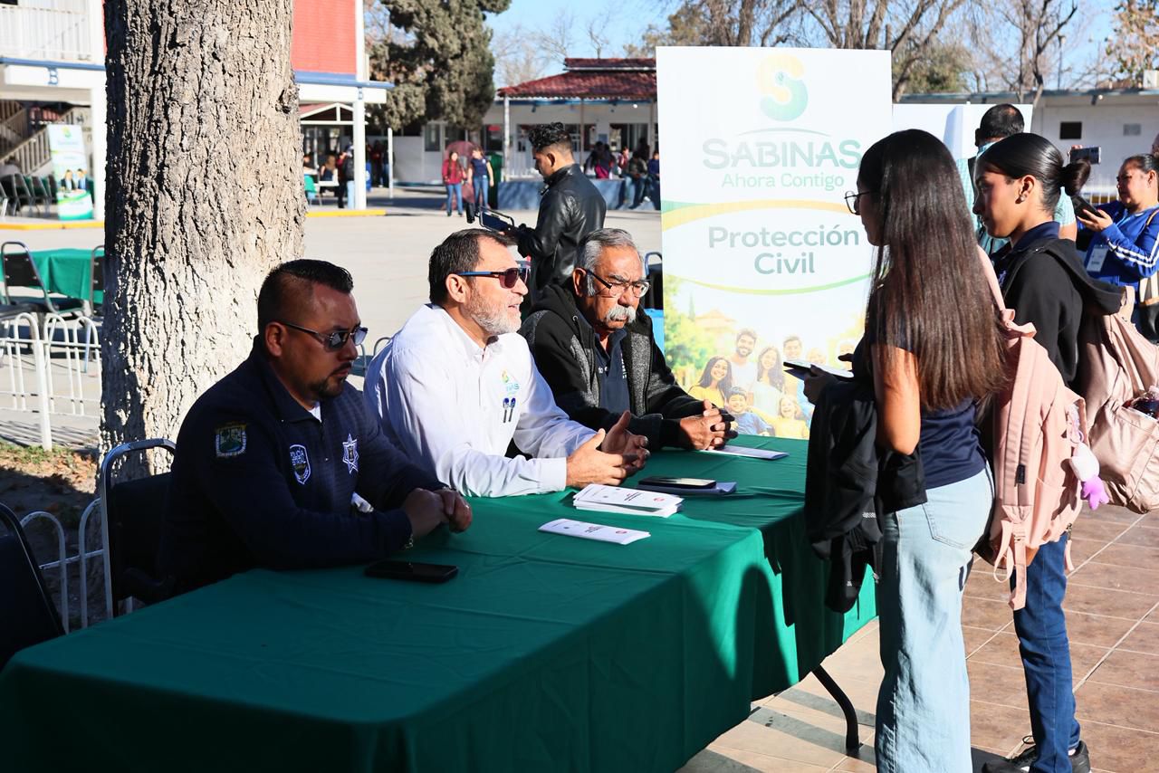 Acerca Chano servicios a alumnos del CBTis 20