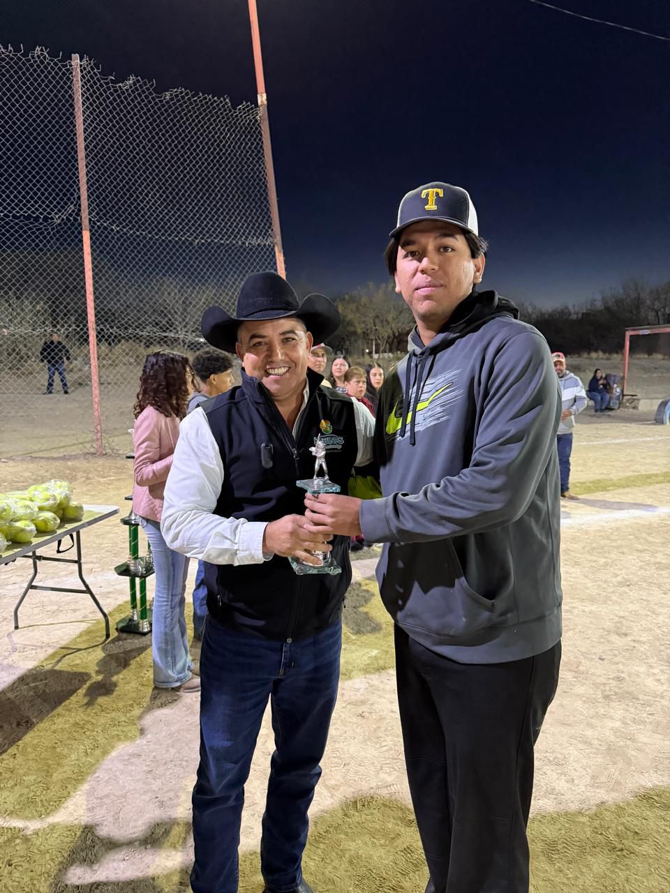 Inaugura Chano Díaz, la Liga Municipal de Softbol