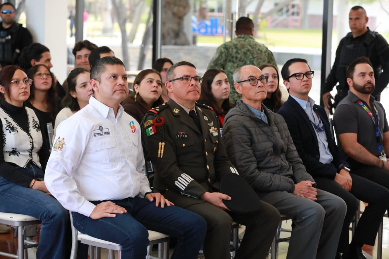 Unen fuerza Comisaría y Ejército por estudiantes