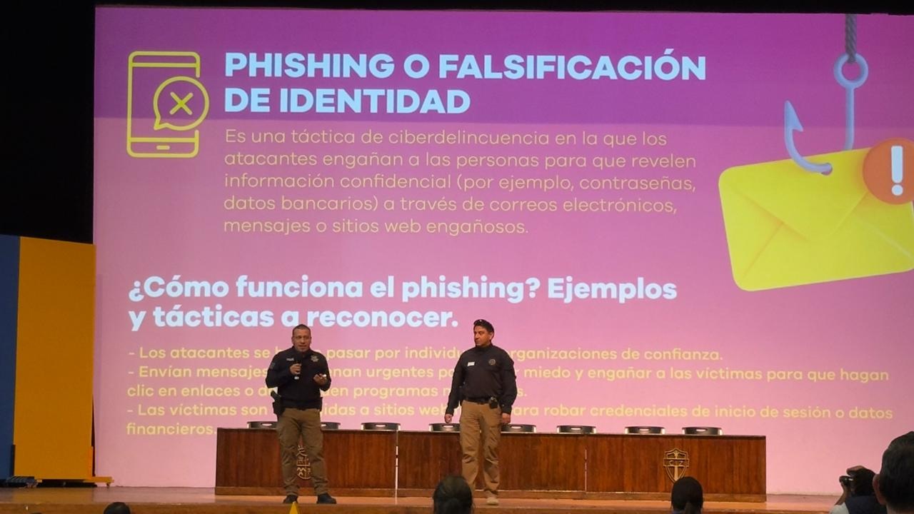 Informan a estudiantes sobre delitos cibernéticos