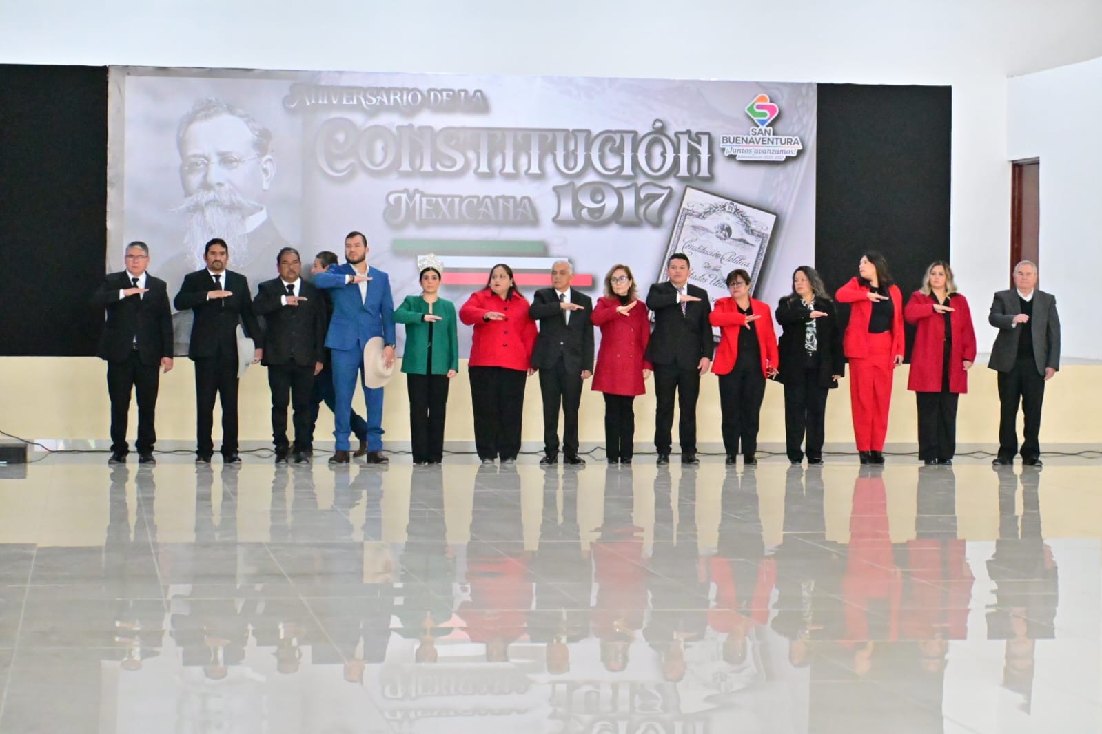 Rinden en SB Honores a la Constitución Mexicana