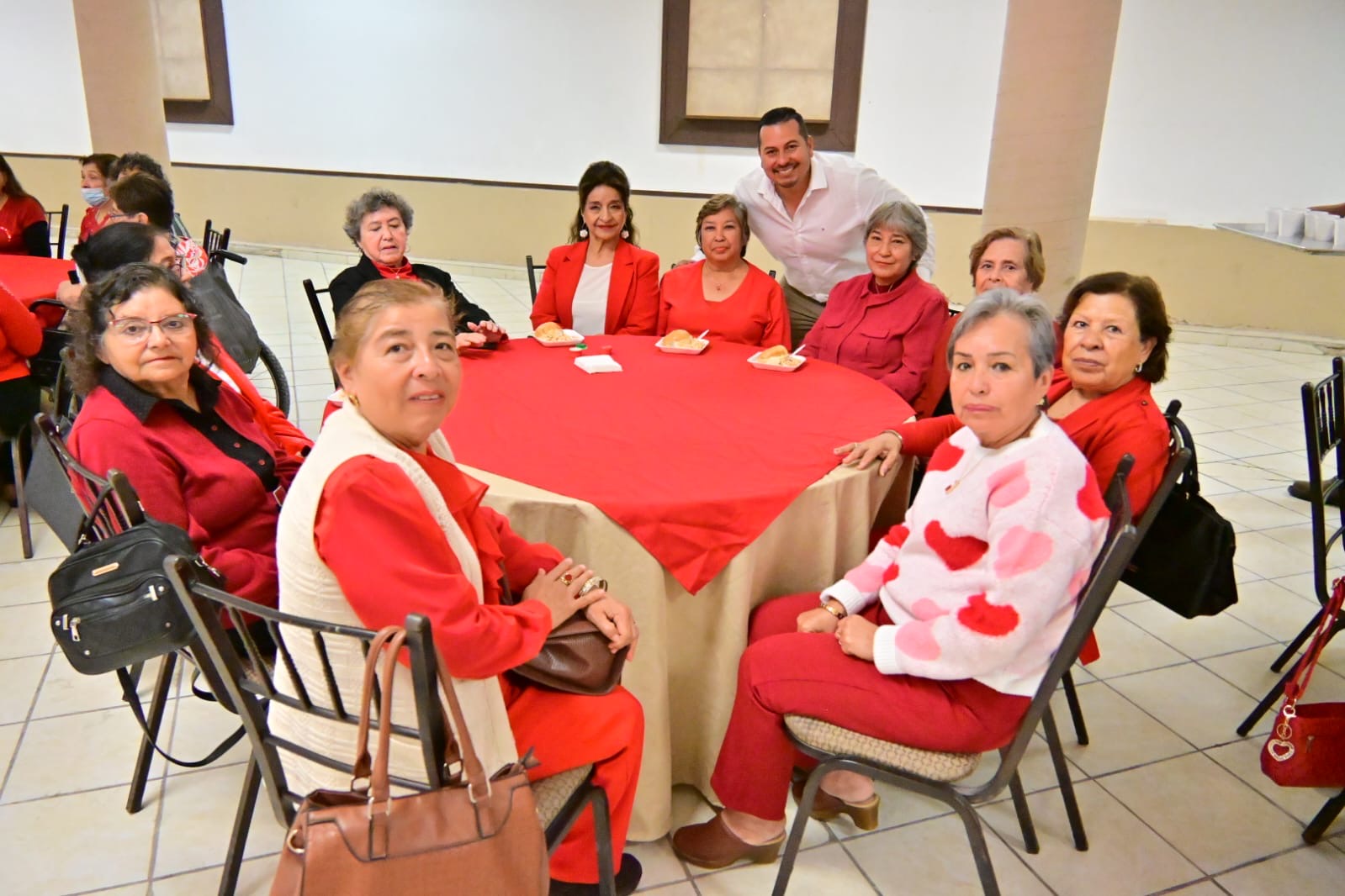 Festejan en SB el Día de San Valentín con adultos mayores