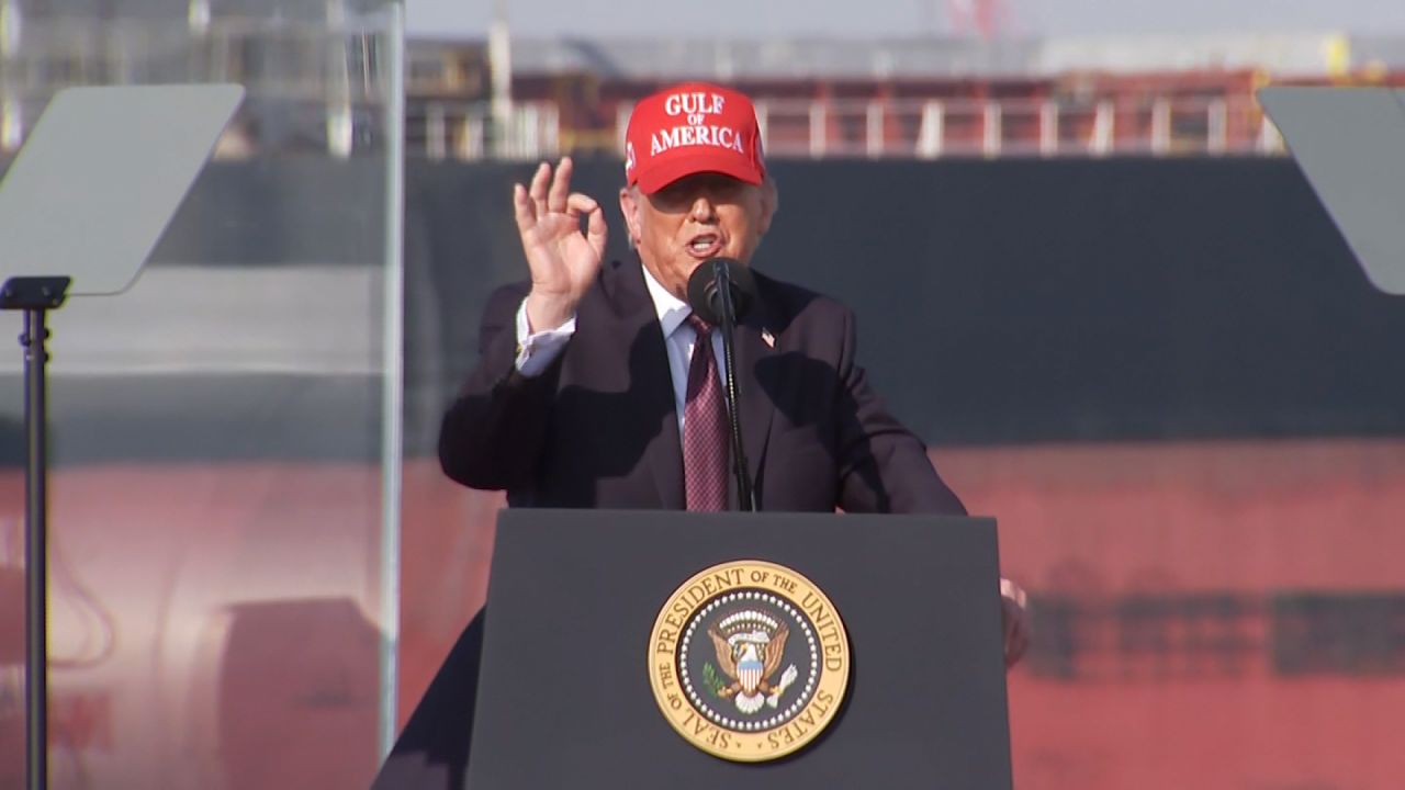 “Los amamos”: Trump elogia a la comunidad hispana