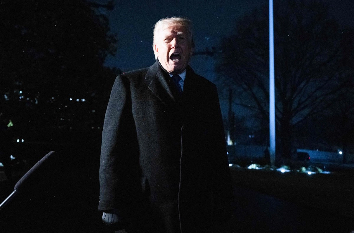 Trump ordena aranceles adicionales a países que comercien con Irán
