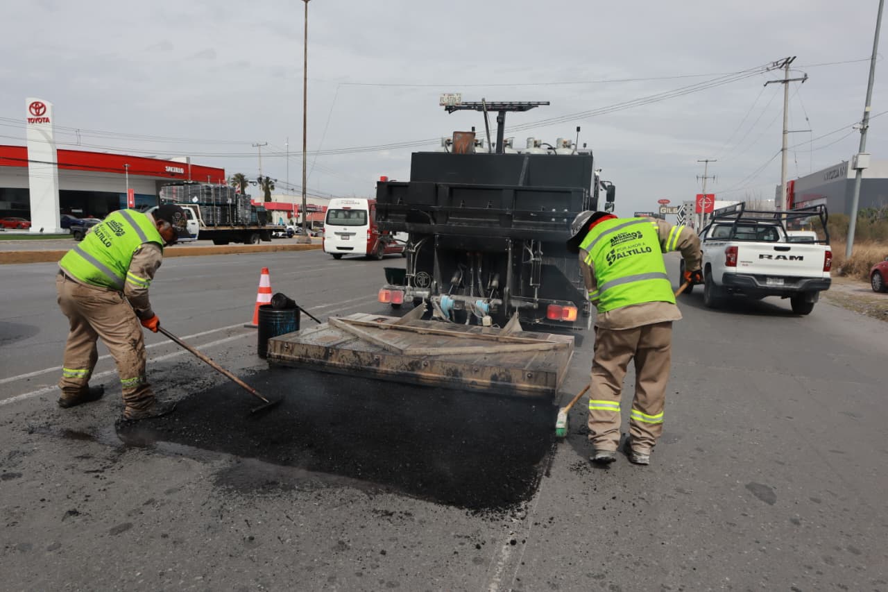 Intensifica Javier Díaz rehabilitación de las vialidades Antonio Cárdenas y V. Carranza