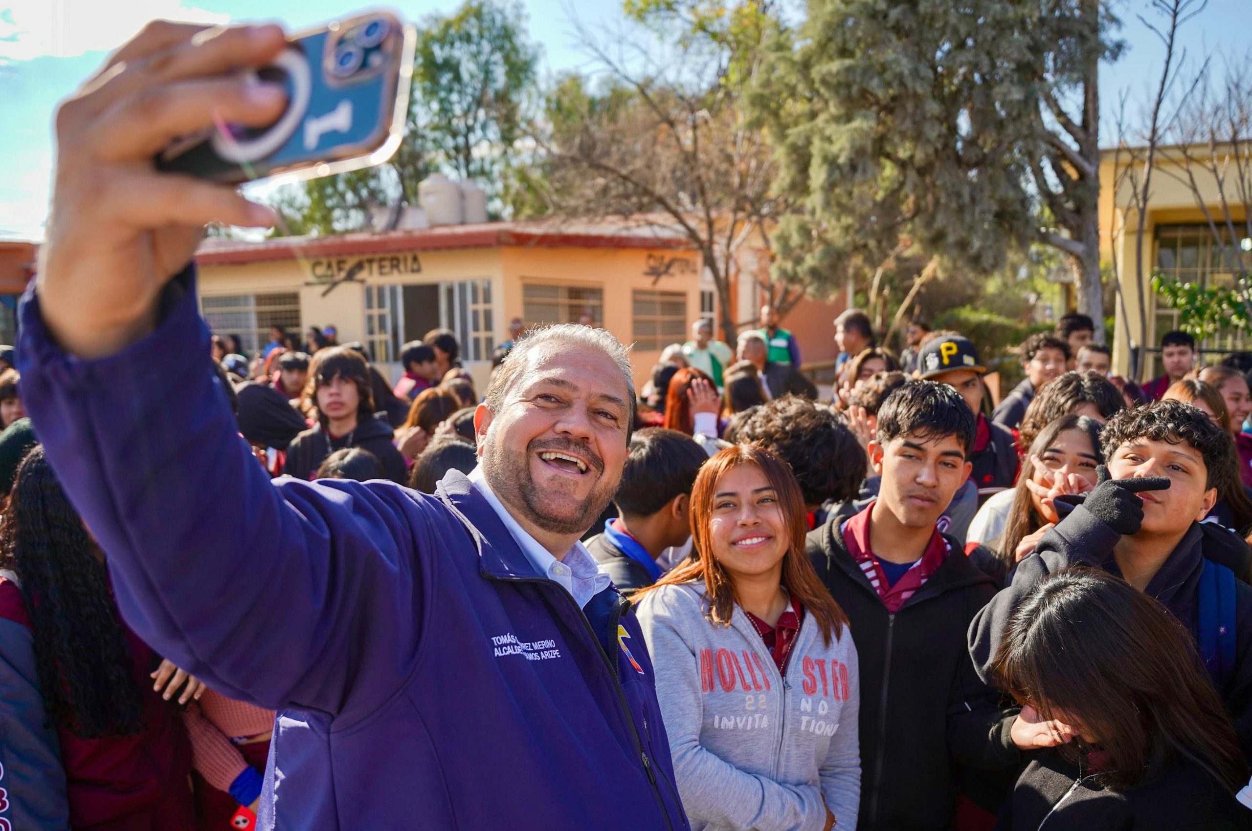 Llevan Manolo Jiménez y Tomás Gutiérrez apoyos educativos a CETIS 60