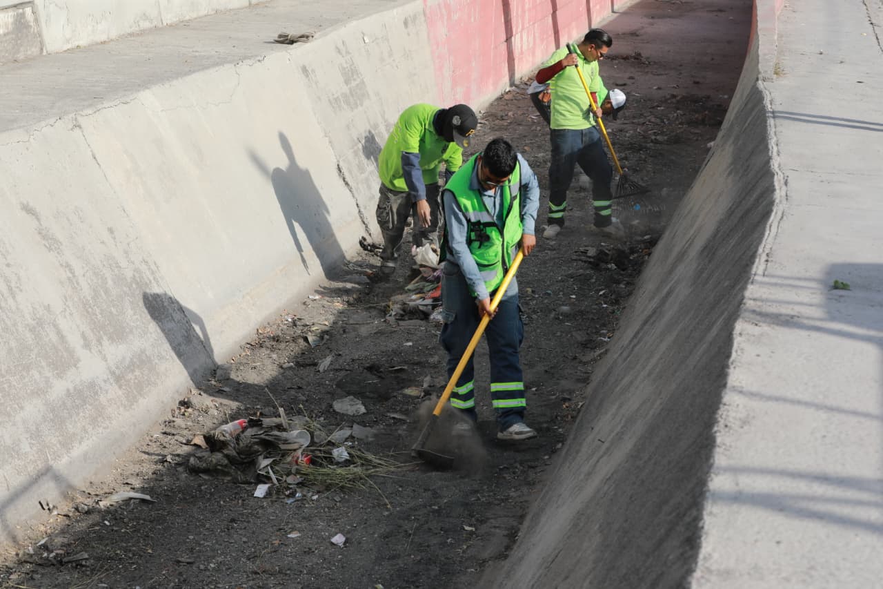 Municipio realiza limpieza profunda en canal pluvial de la colonia San Ramón Ampliación