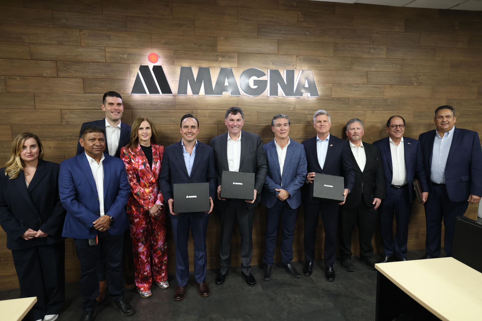 MANOLO FORTALECE LAZOS CON EL EMBAJADOR Y EL MINISTRO DE COMERCIO DE CANADÁ