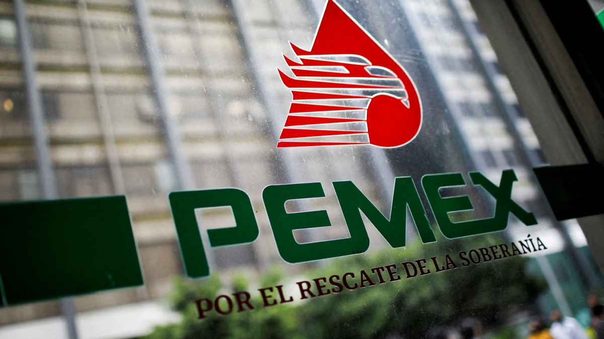 Defraudan a pensionado con “acciones” de Pemex