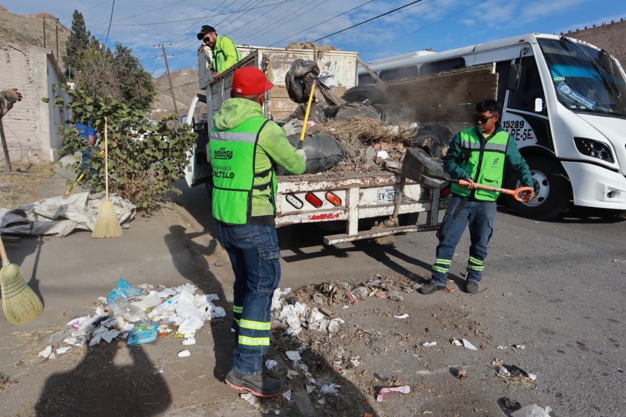 Refuerza Municipio de Saltillo limpieza profunda de callejones en Mirasierra