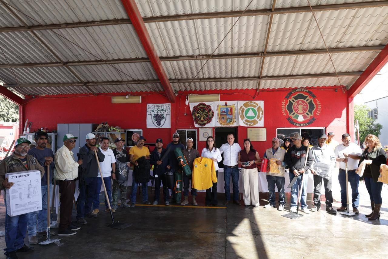 Entrega de equipo y capacitación refuerza labores de brigadistas y combatientes de Parras