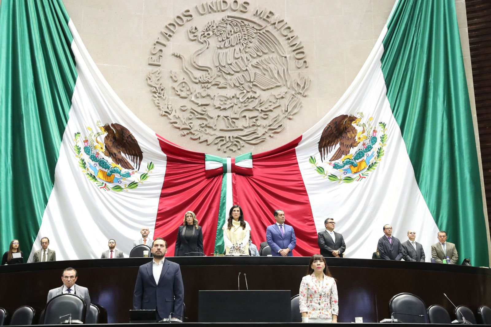 Guardan minuto de silencio en la Cámara de Diputados en memoria de María Elena Álvarez Bernal