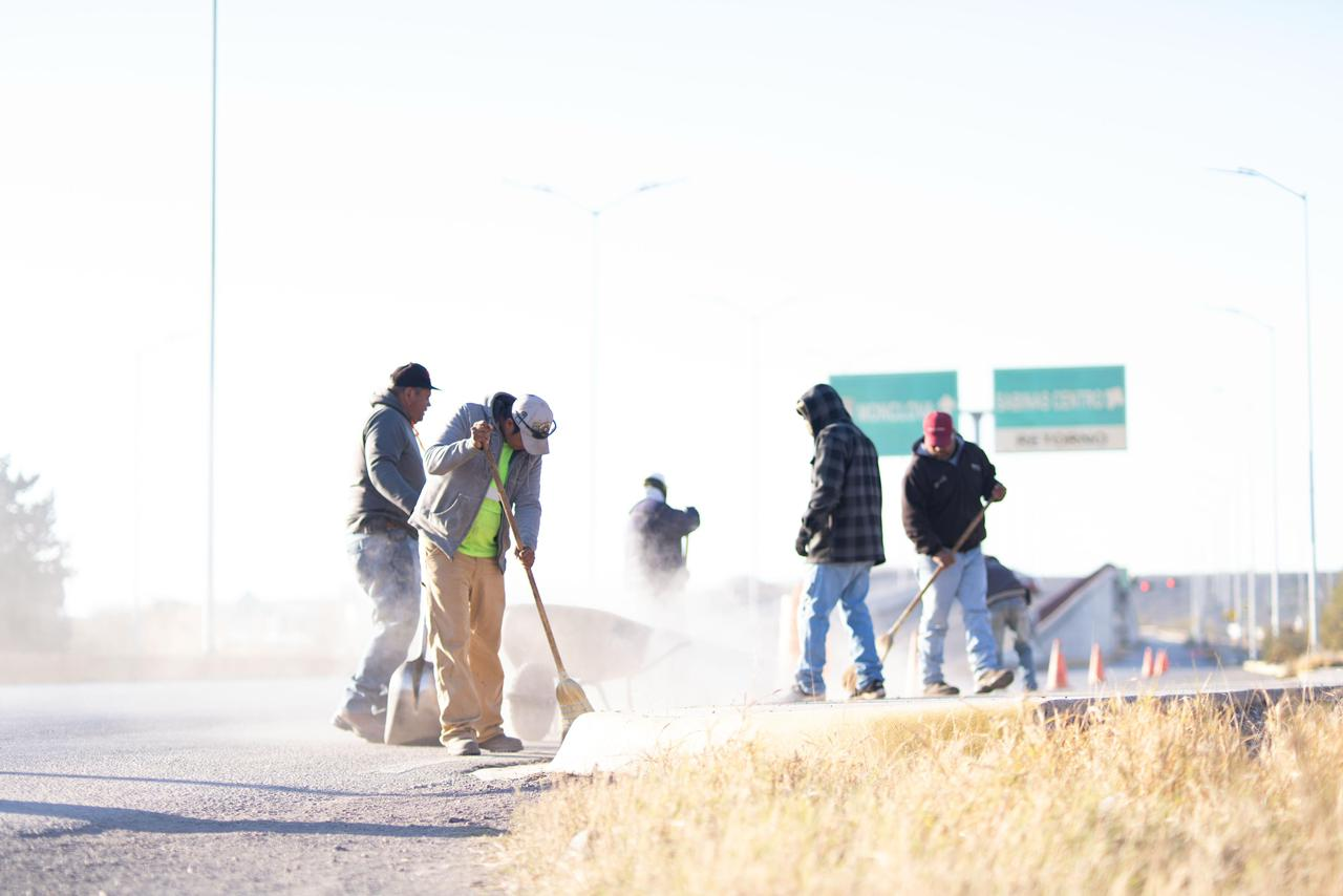 Continúan acciones de embellecimiento urbano en distintos puntos de Sabinas