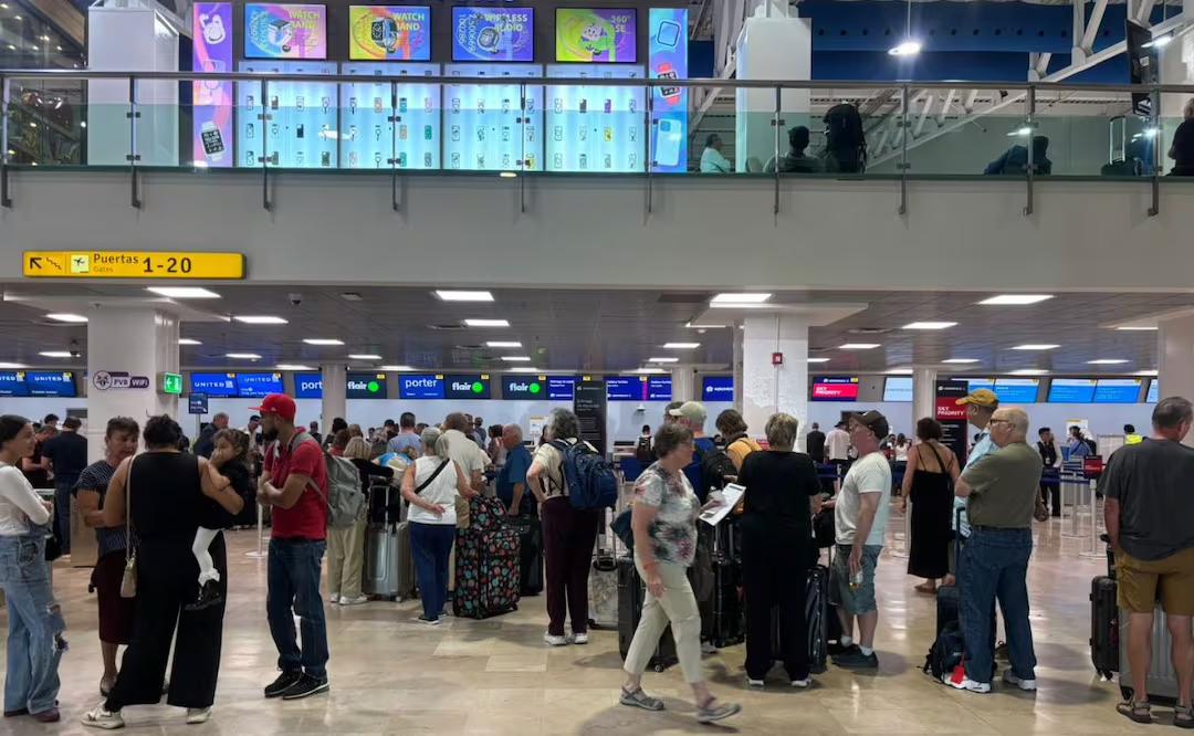 Estadounidenses abandonan Puerto Vallarta en aviones privados; violencia tras mu3rte de “El Mencho” dispara evacuaciones