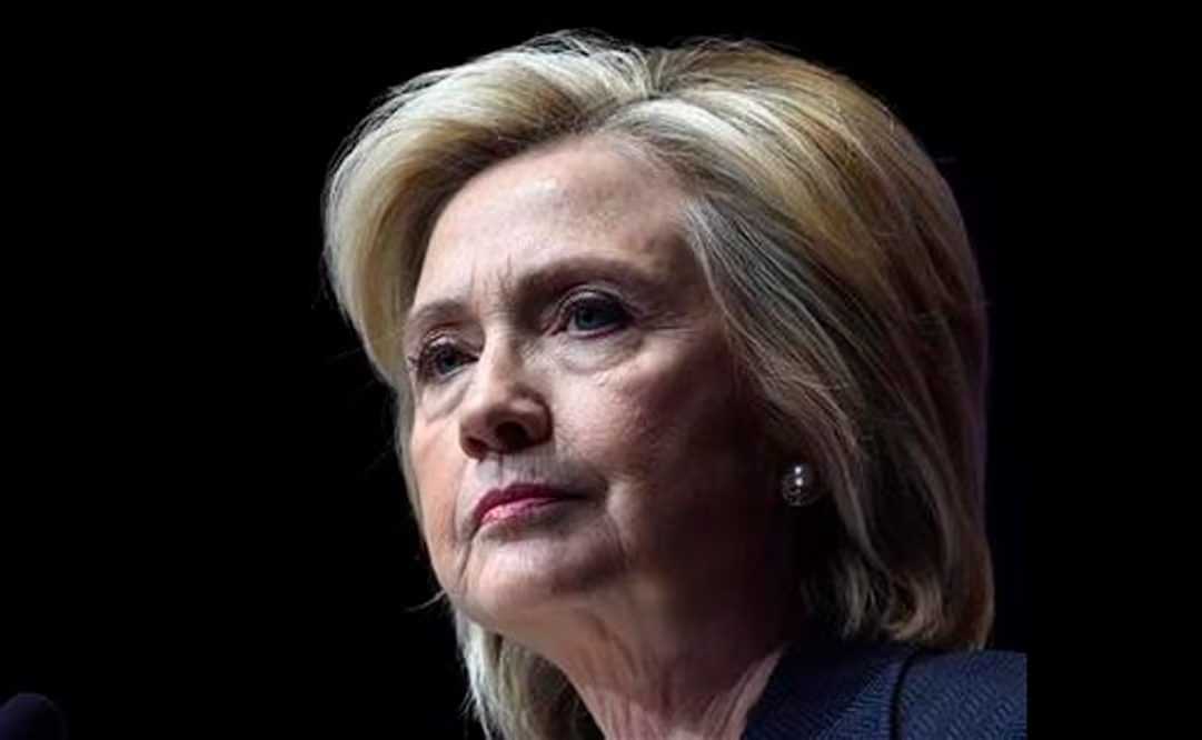 Hillary Clinton pide que Trump testifique por caso Epstein; pausan temporalmente su sesión tras filtración de foto