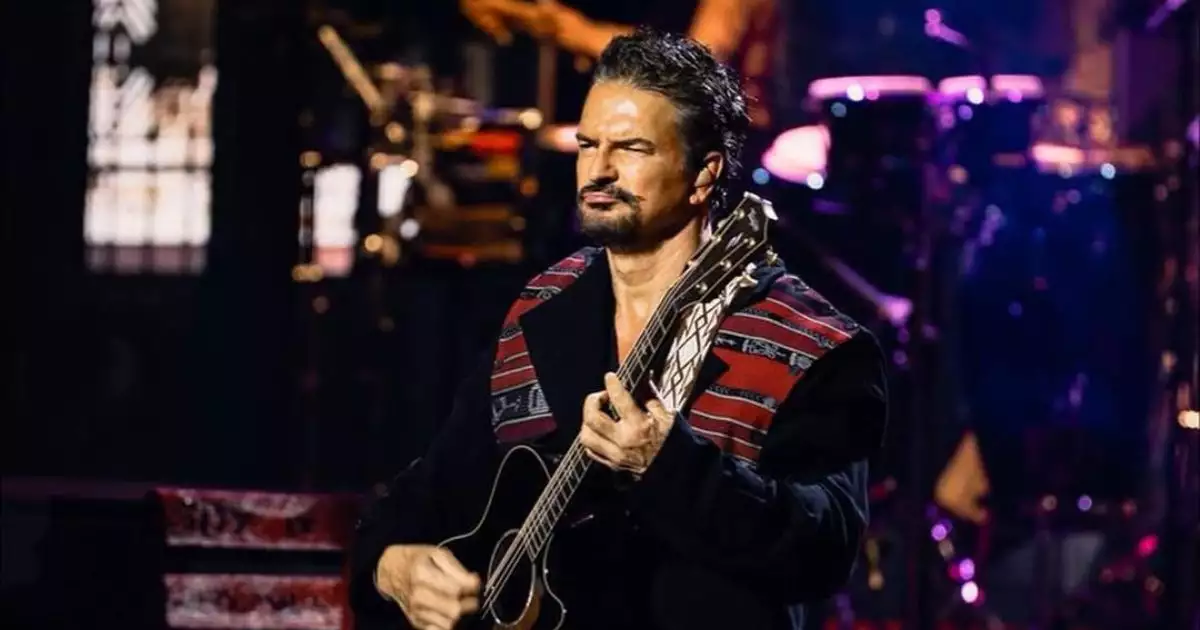 Ricardo Arjona genera debate por sus comentarios sobre la crianza actual