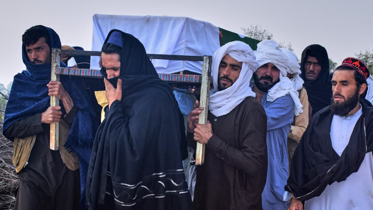 Escala la guerra Pakistán-Afganistán: Reportan decenas de mu3rtos y ataques a civiles