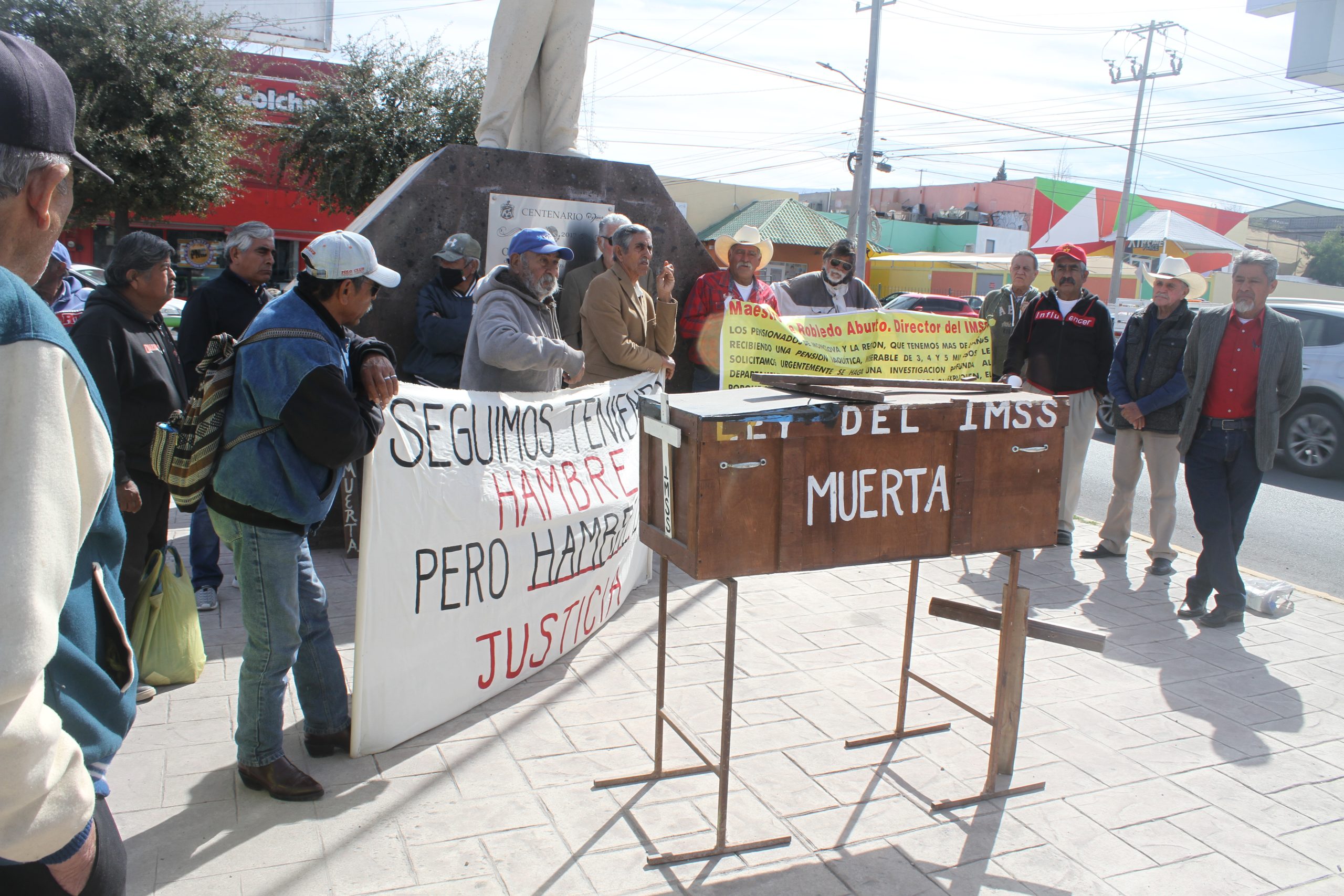 Condenados a vivir con sólo 3 mil pesos por mes