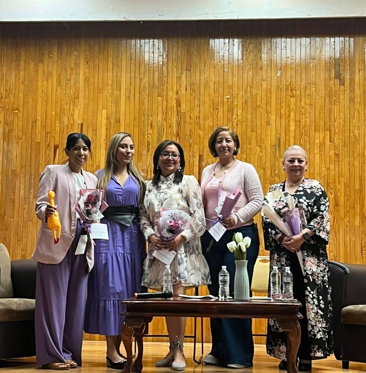 Alcalde impulsa en Parras foros de “Mujeres que inspiran”