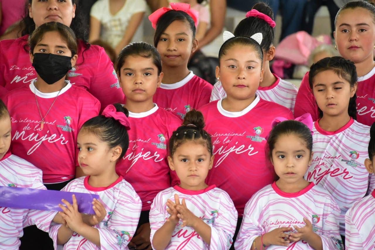 INVITA DIF A CAMINATA MORADA POR MARZO 8