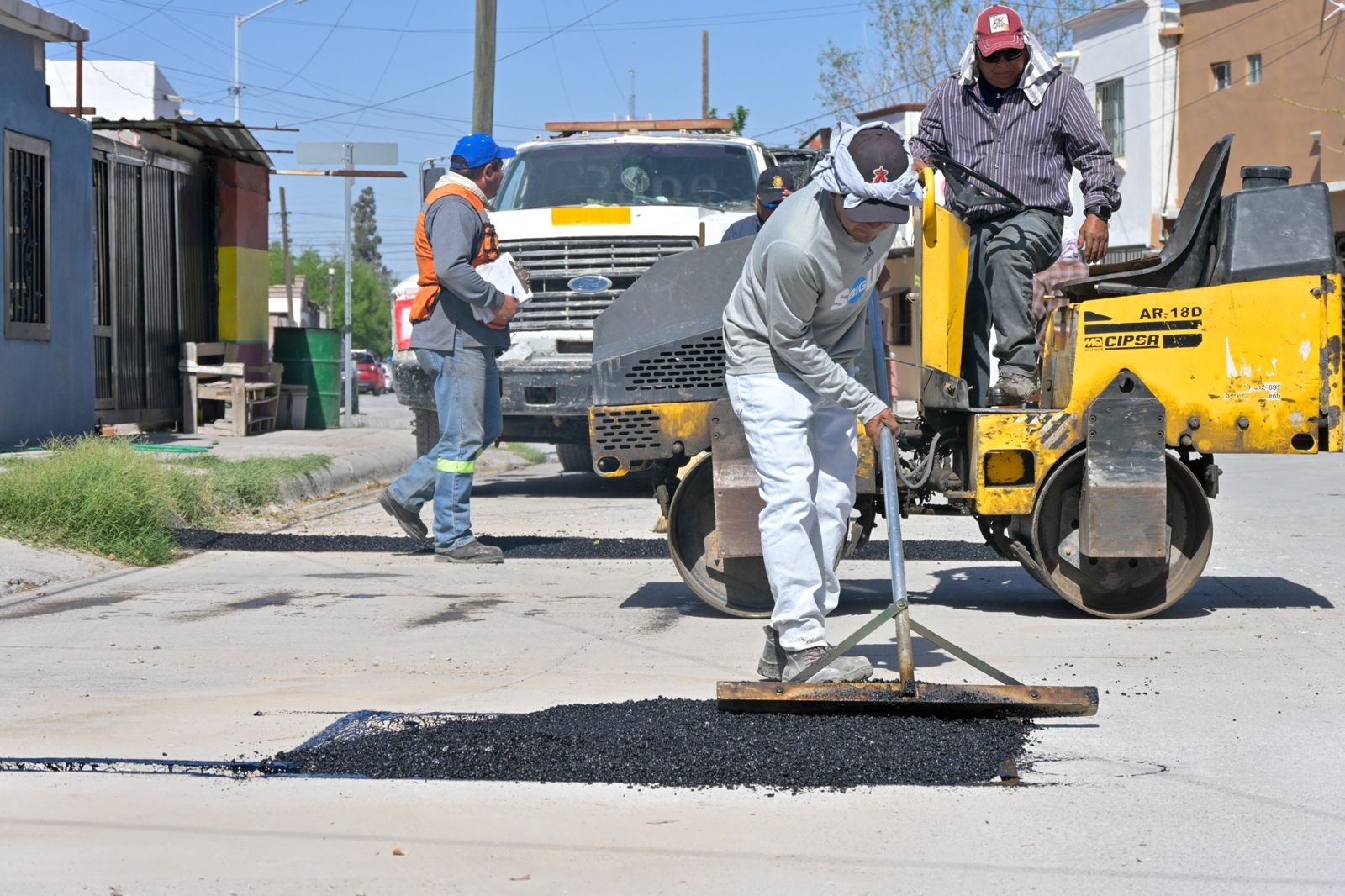 Fortalece el Gobierno Municipal acciones de bacheo y alumbrado