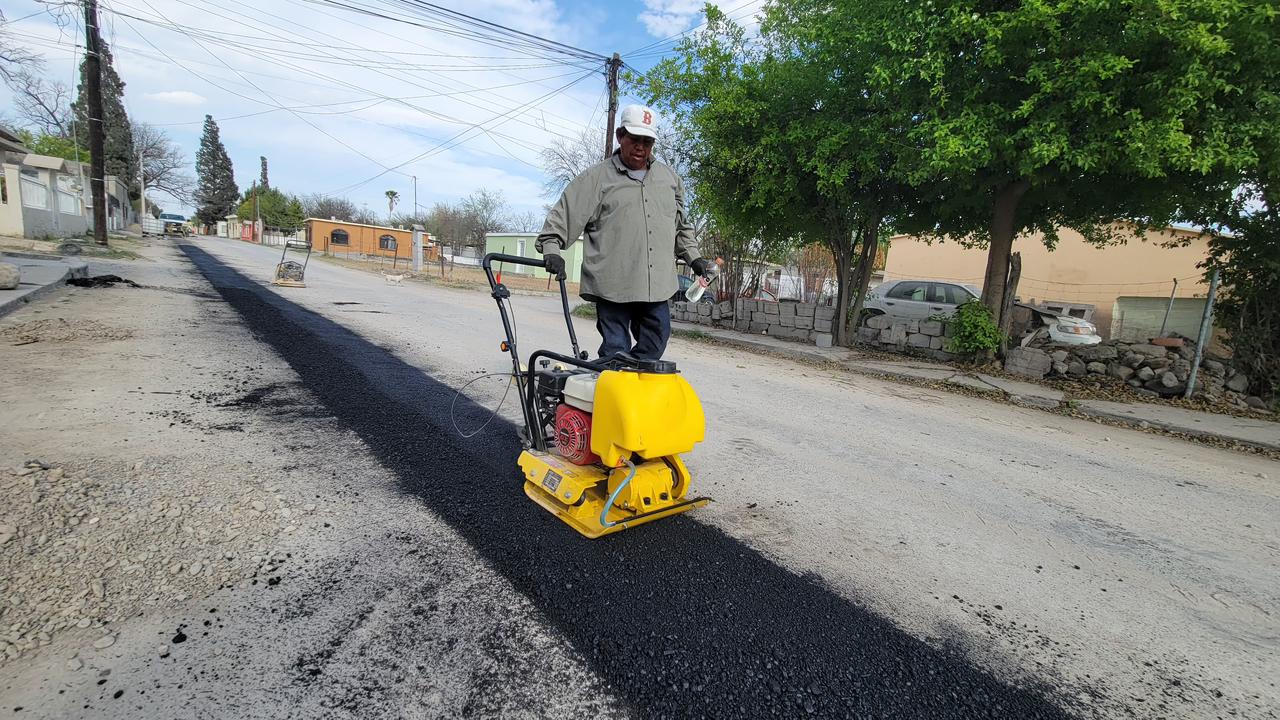 Finalizan bacheo en la calle Colegio Militar