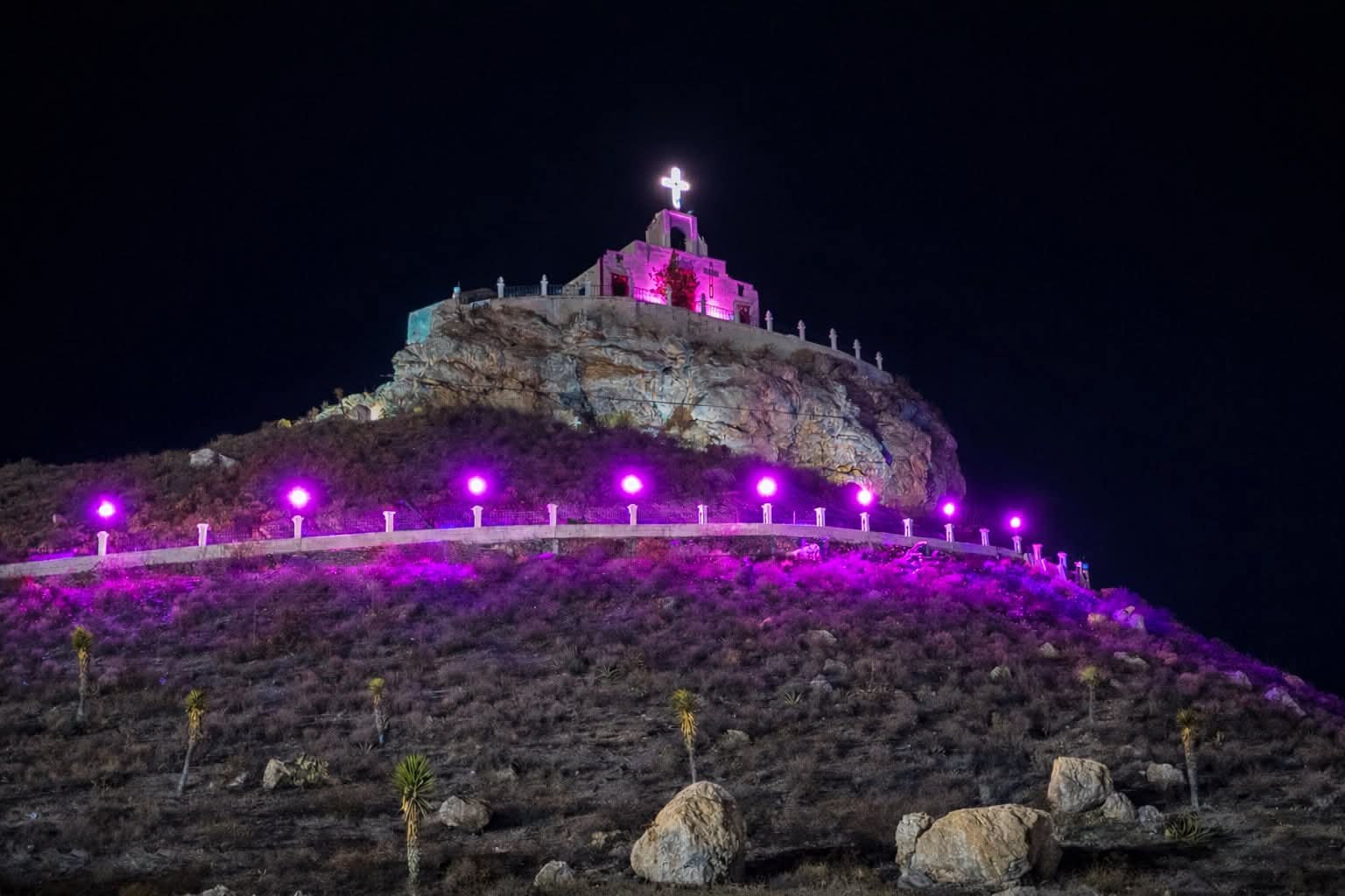 SE ILUMINA PARRAS DE MORADO POR 8M