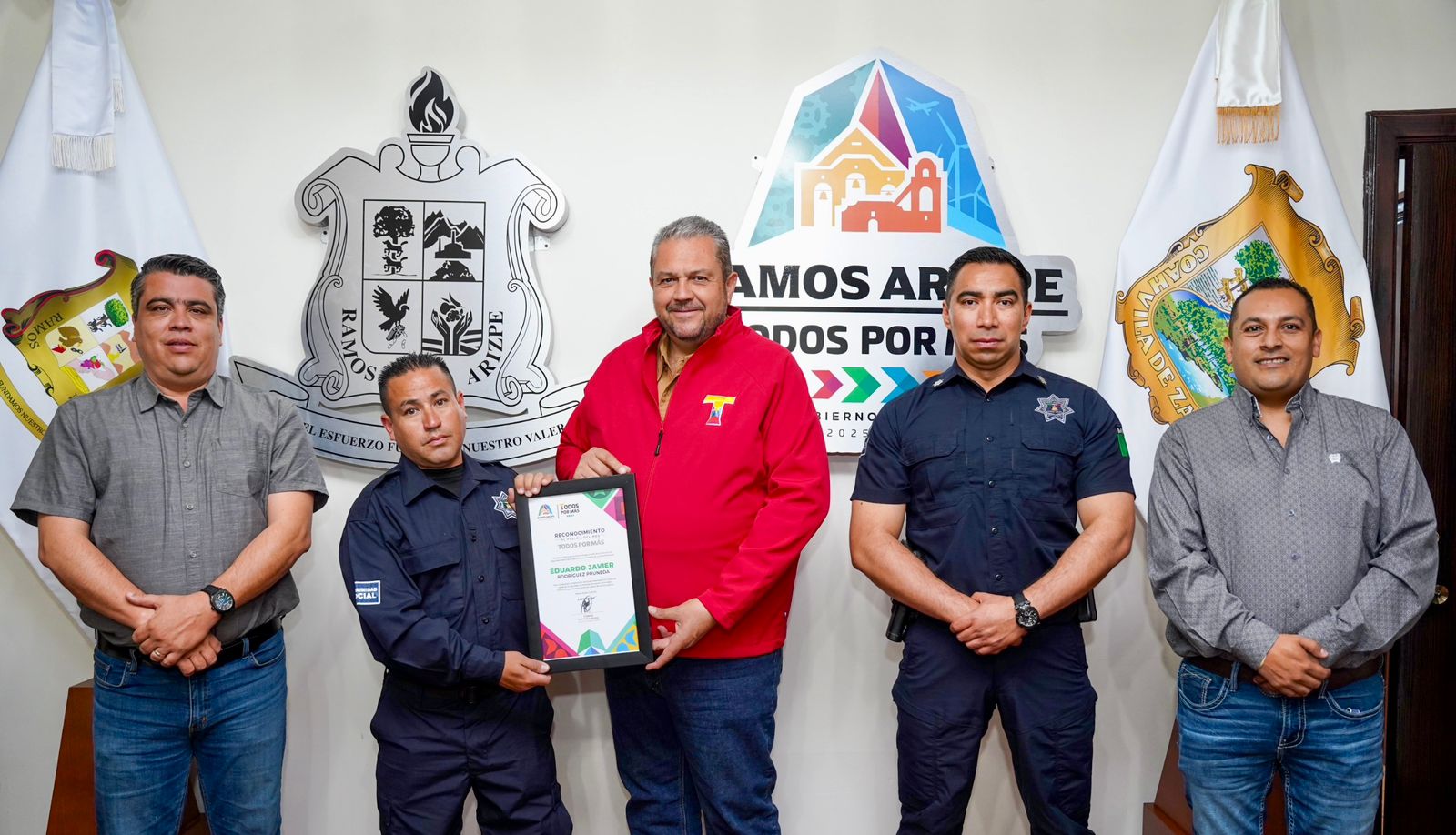 Reconoce a policías por compromiso y vocación