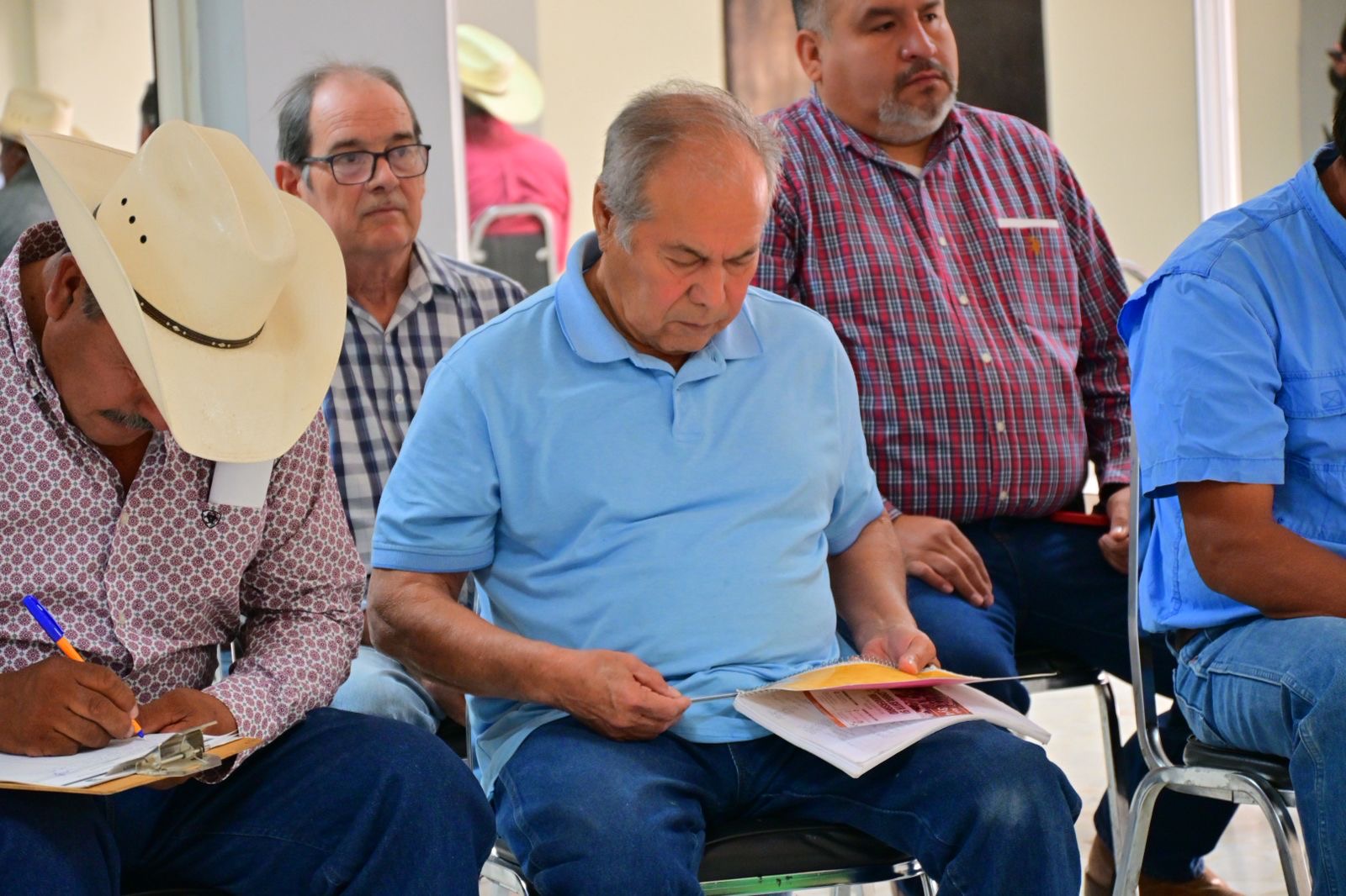 ENTREGAN EN SAN BUENAVENTURA SEMILLA FORRAJERA A CAMPESINOS