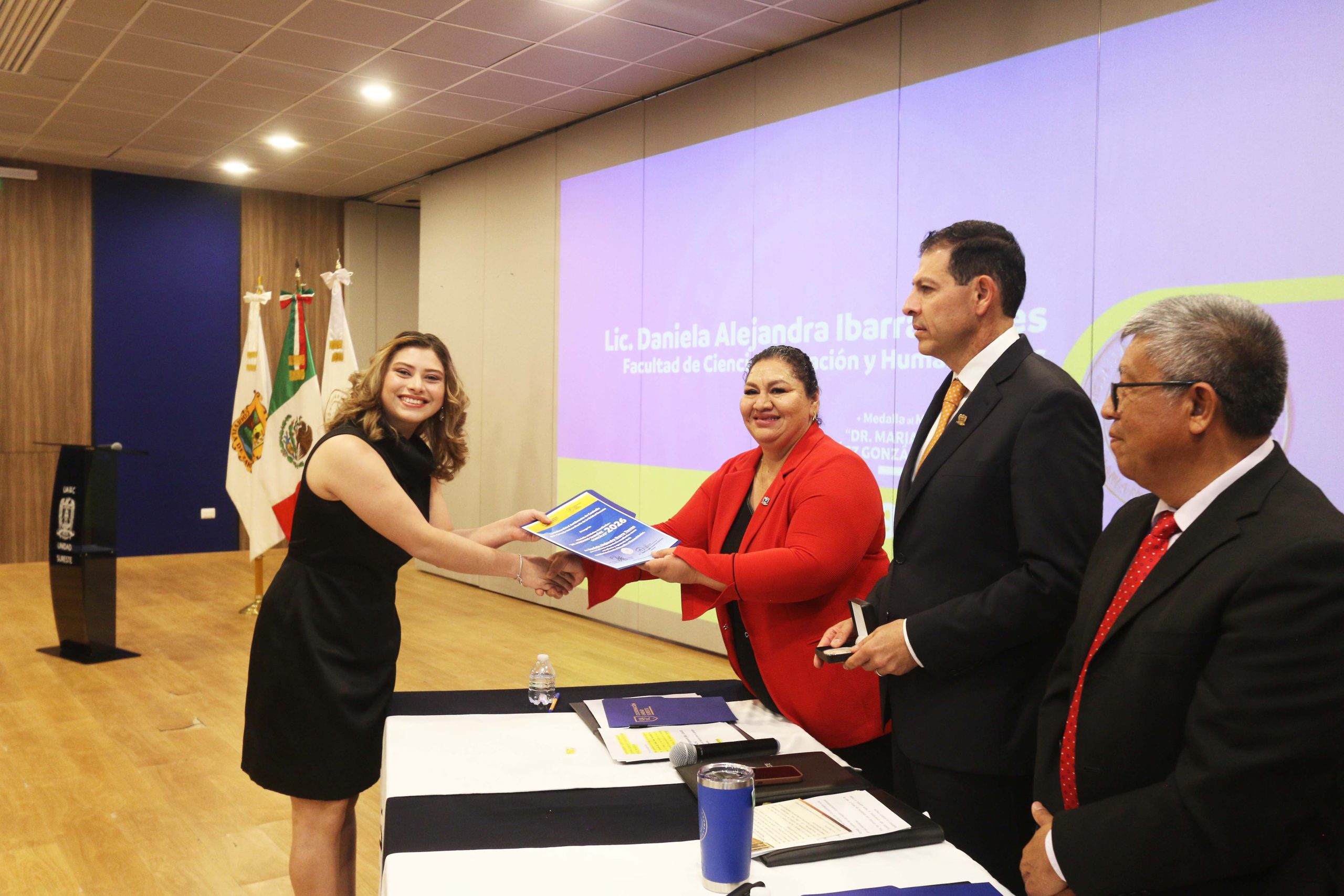 Reconocen a universitarios con medalla “Dr. Mariano Narváez González” 2026