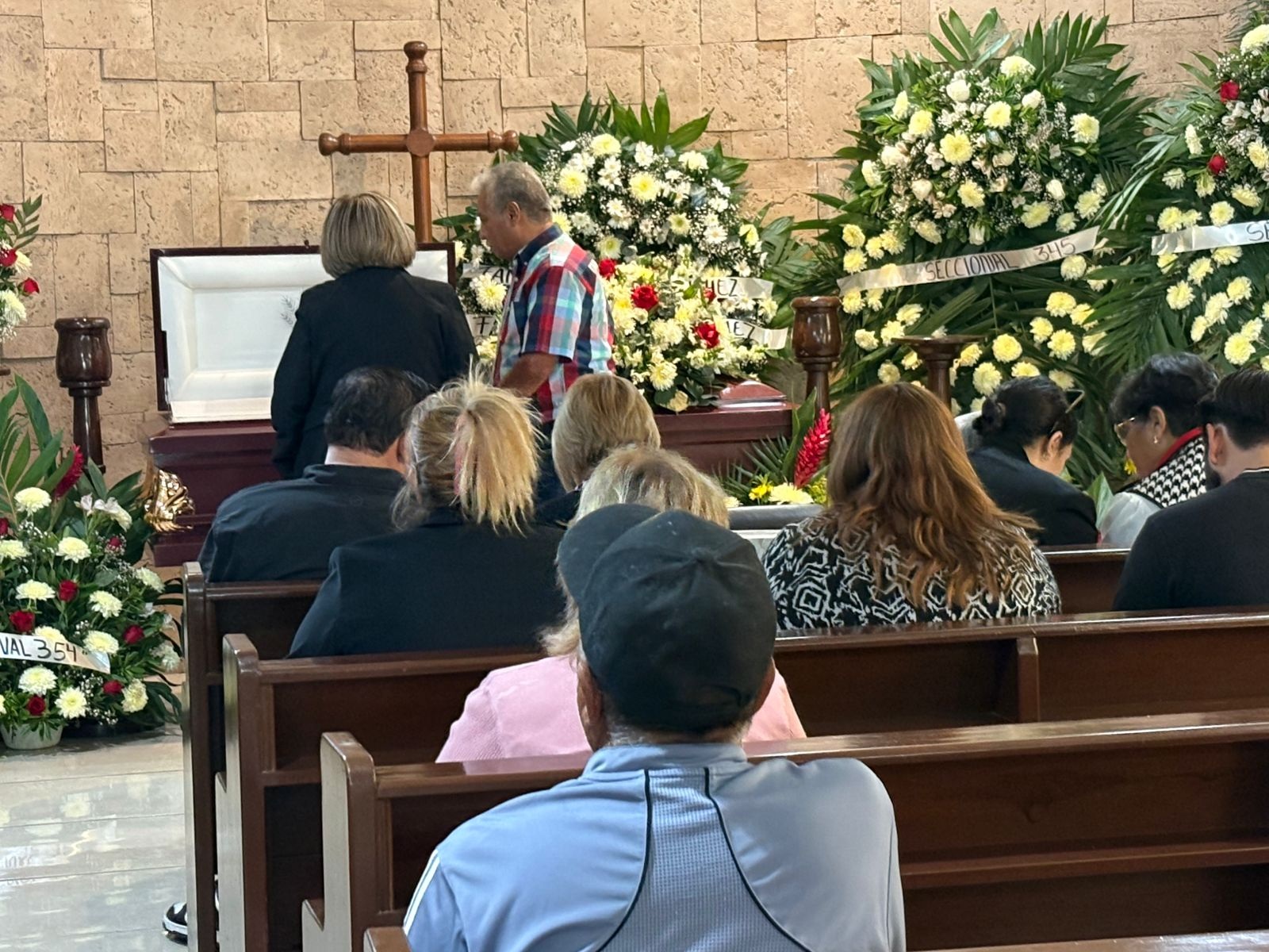 Dan sentida despedida a Víctor Vega de los Santos