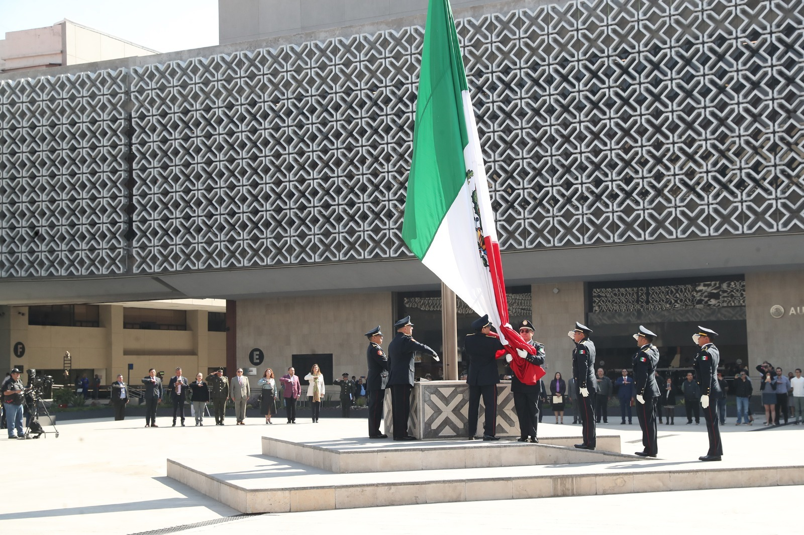 Realizan en la Cámara de Diputados ceremonia cívica con motivo del 101 aniversario de la Escuela Militar de Transmisiones