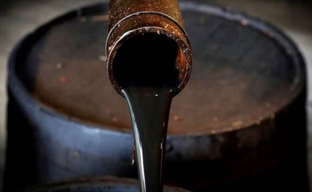 Guerra en Irán dispara precios del petróleo y gasolina; superan los 90 dólares por barril a una sema de iniciado el conflicto