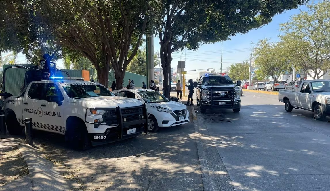 Trasladan rest0s de «El Mencho» a panteón Recinto de la Paz en Zapopan; operativo de seguridad acompaña cortejo fúnebre