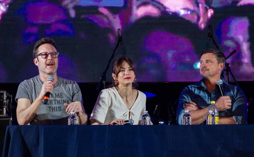 El elenco de “Smallville” se reencuentra con fans en La Mole y celebra 25 años de la serie