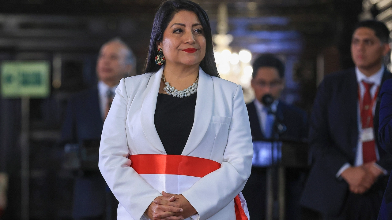 Primera ministra de Perú, Denisse Miralles, renuncia a tres semanas de haber asumido el cargo