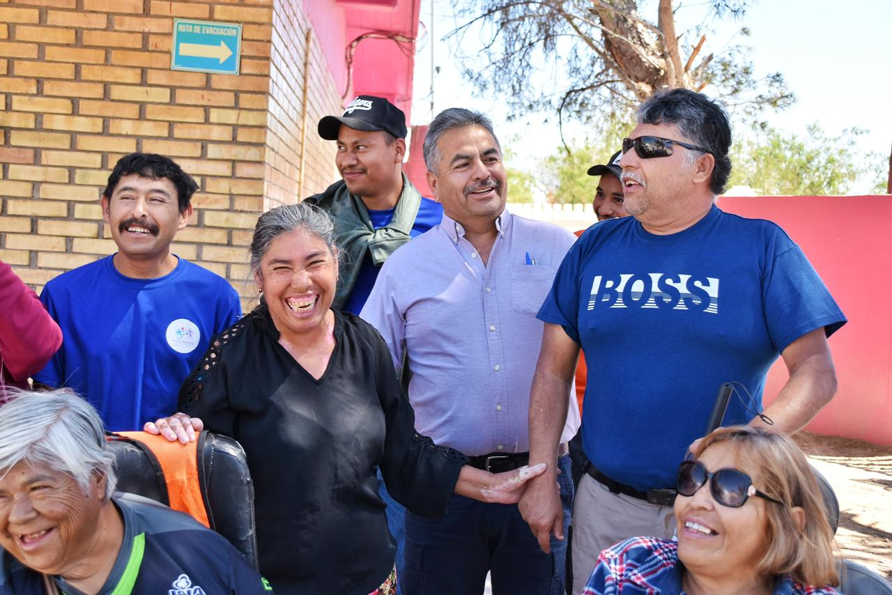 ENTREGA VÍCTOR LEIJA APOYOS ALIMENTARIOS A PERSONAS CON DISCAPACIDAD