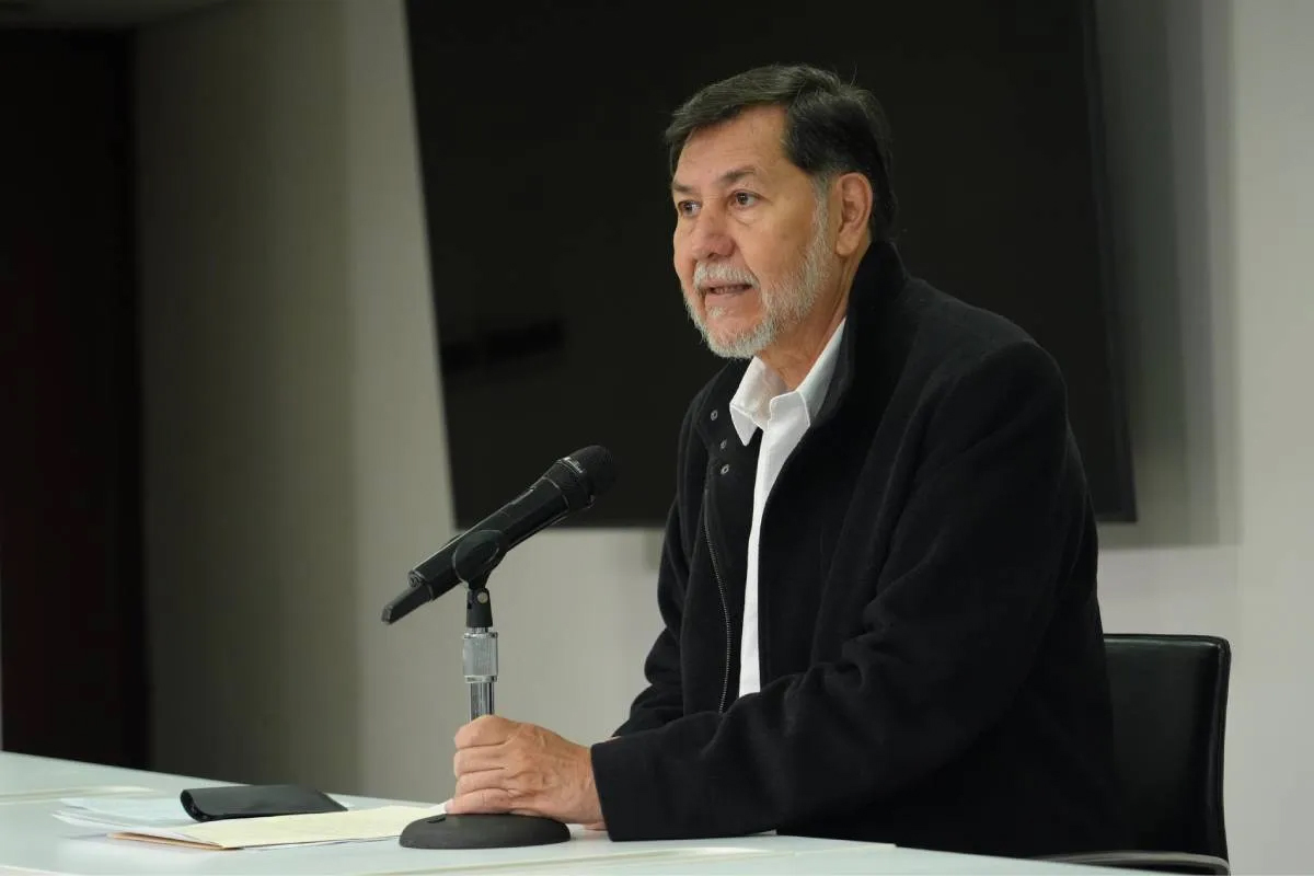 Noroña defiende a su hijo por sueldo en la CFE