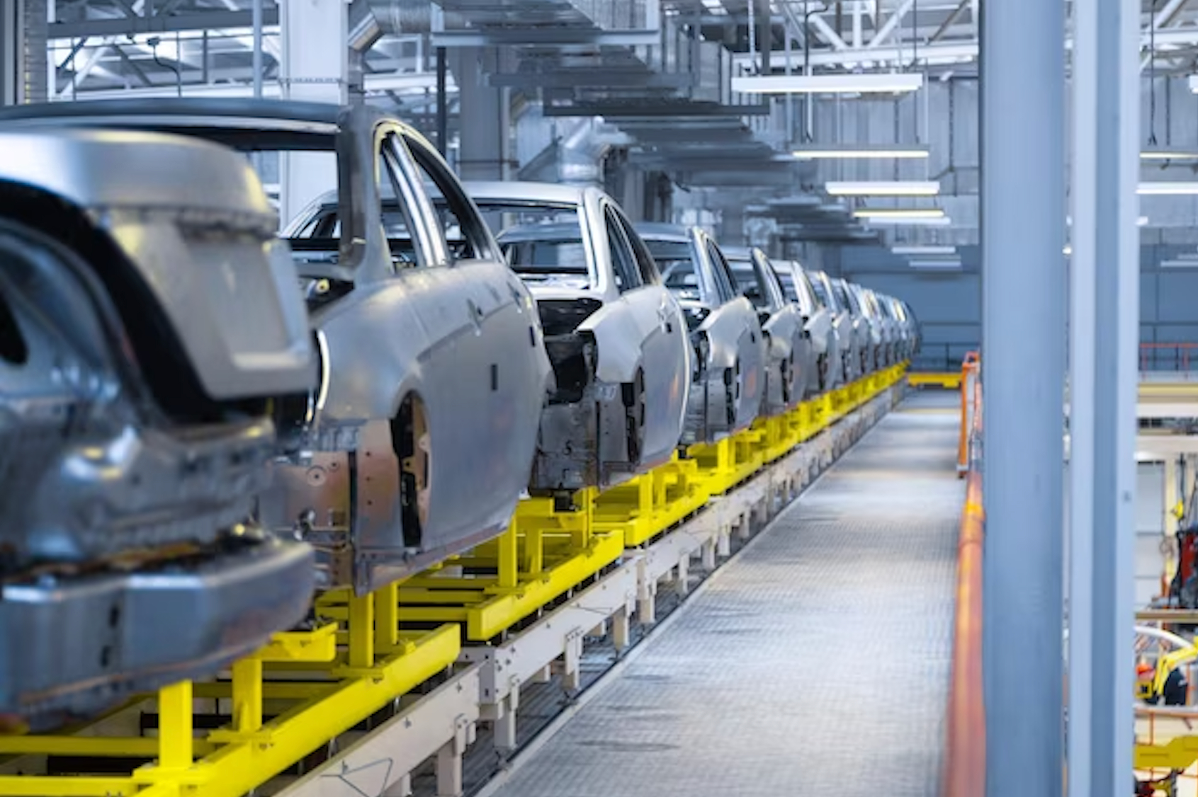 Descarta recortes masivos en la industria automotriz