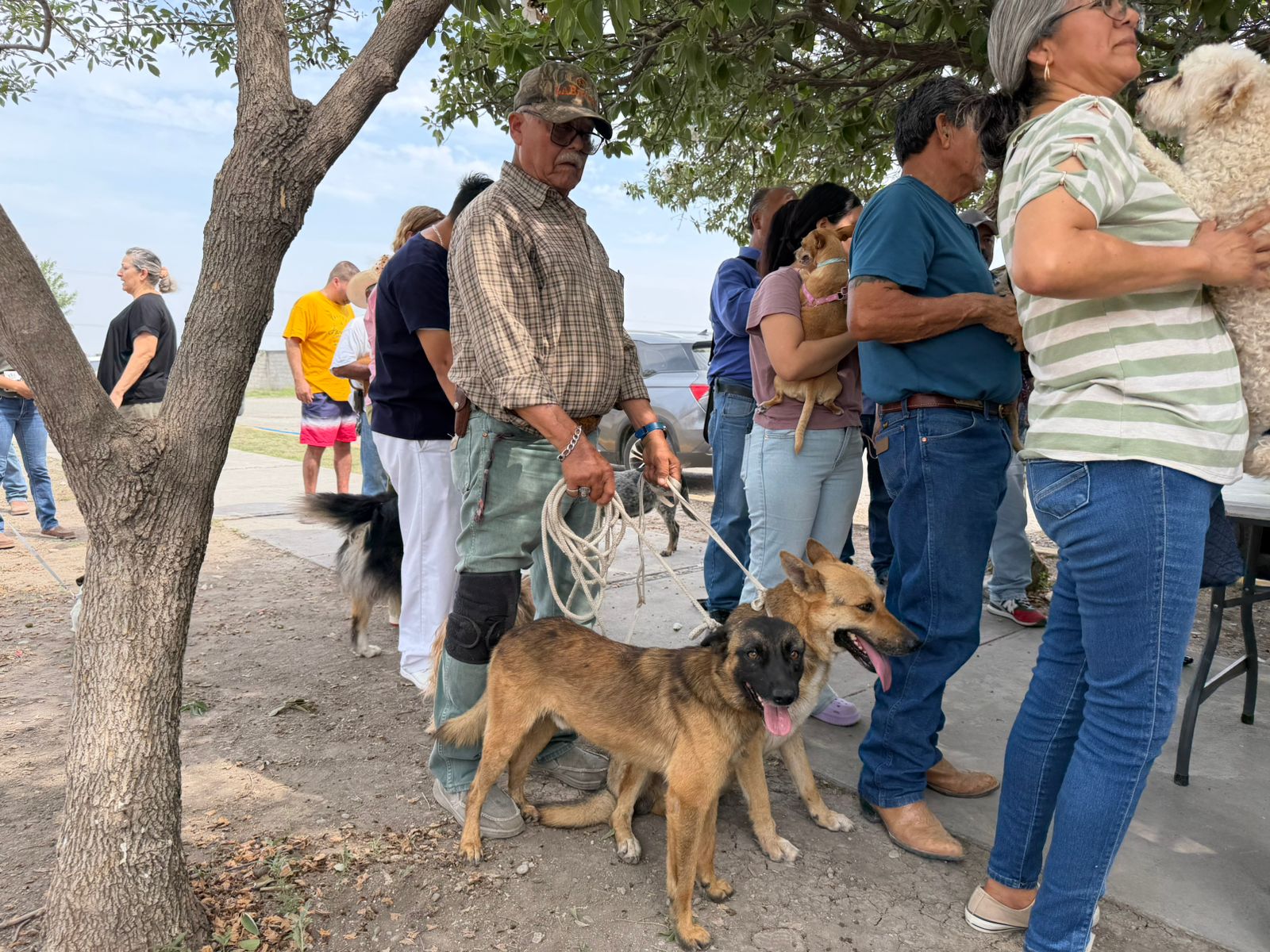 Arranca Laura Jiménez en Múzquiz campaña de atención y prevención para mascotas
