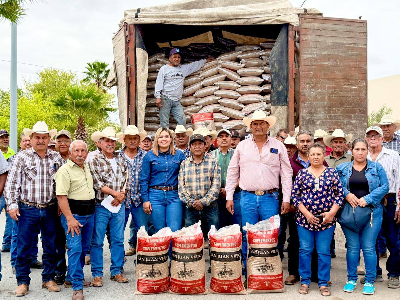 IMPULSA YESICA SIFUENTES AL CAMPO; ENTREGA DE SUPLEMENTO ALIMENTICIO
