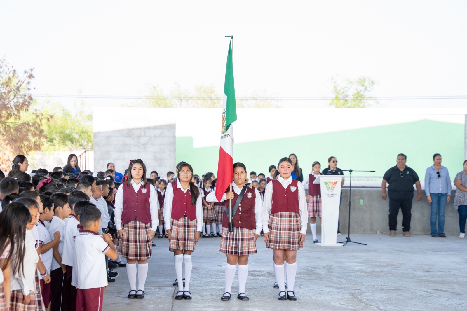FORTALECE YESICA CERCANÍA CON SECTOR EDUCATIVO DE CASTAÑOS