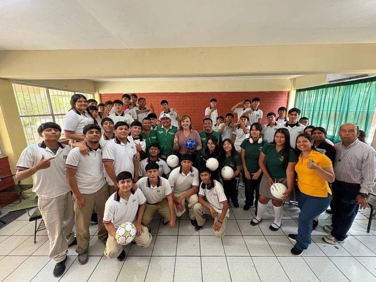 Agradecen alumnos del Cecytec apoyos de la Presidenta Yesica