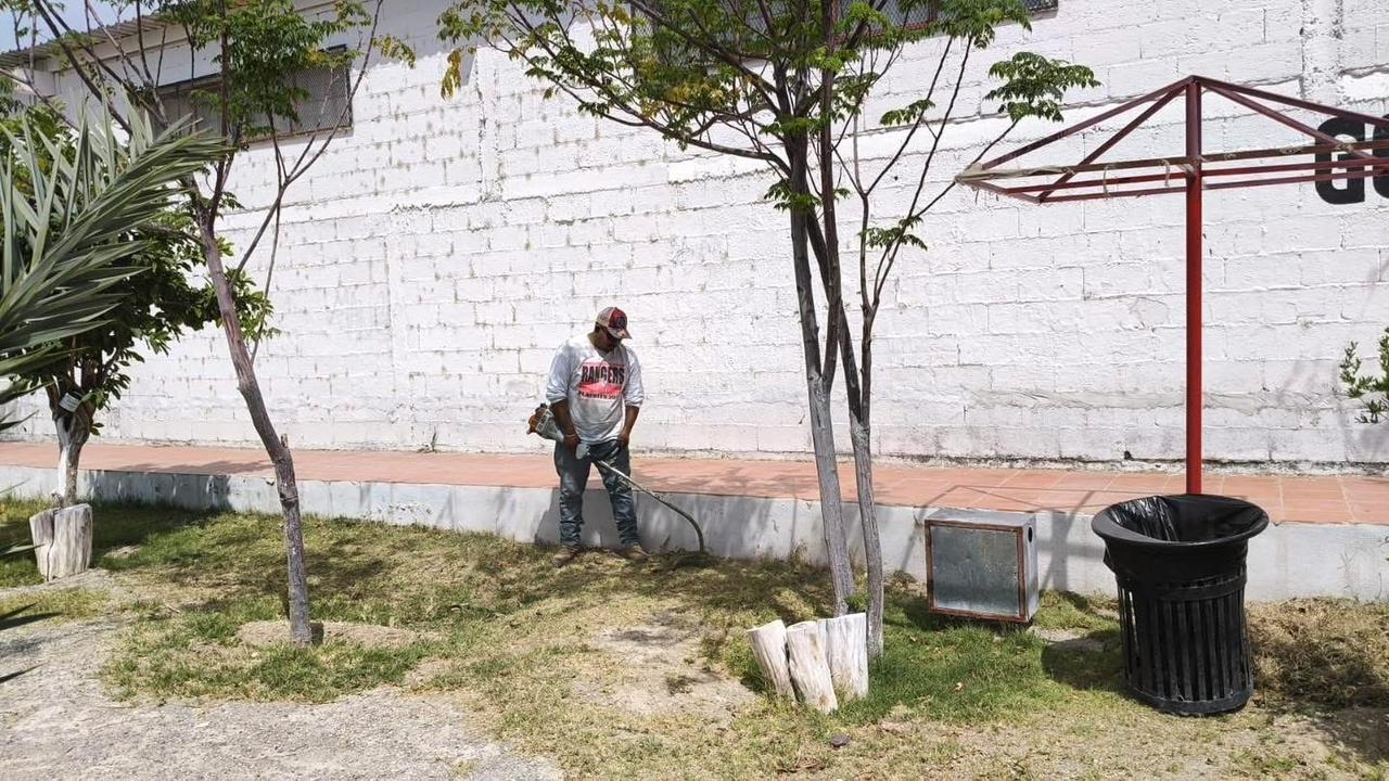REFUERZA GOBIERNO MUNICIPAL LIMPIEZA DE ESPACIOS PÚBLICOS